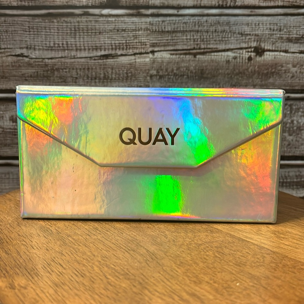 Quay Sunglasses Case fits 4 glasses